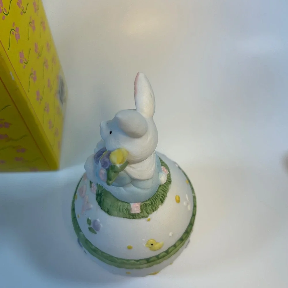 Easter Avenue Bunny Rabbit Figurine Trinket Box Happy Easter Egg Decor 6